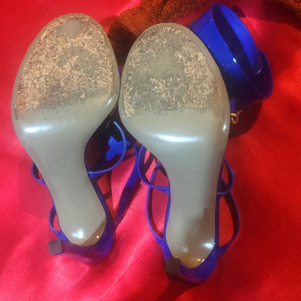 Sandals - Picture 1 of 4